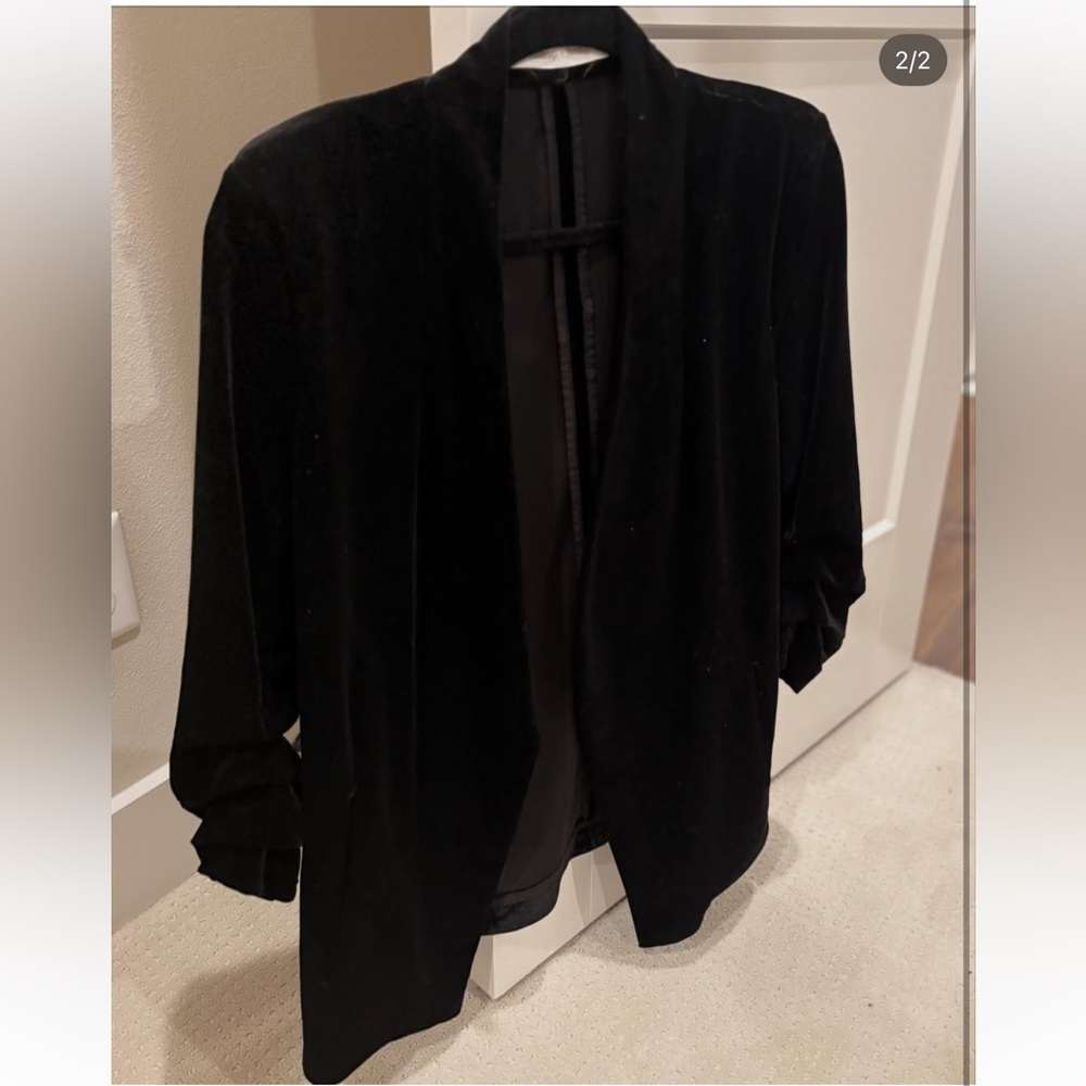 Elegant Black Velvet Blazer